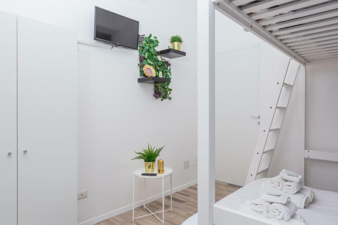 Apartment Paruta 65 Milan Bagian luar foto