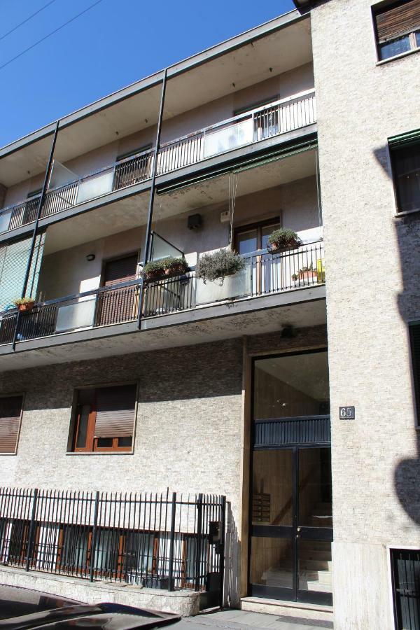 Apartment Paruta 65 Milan Bagian luar foto