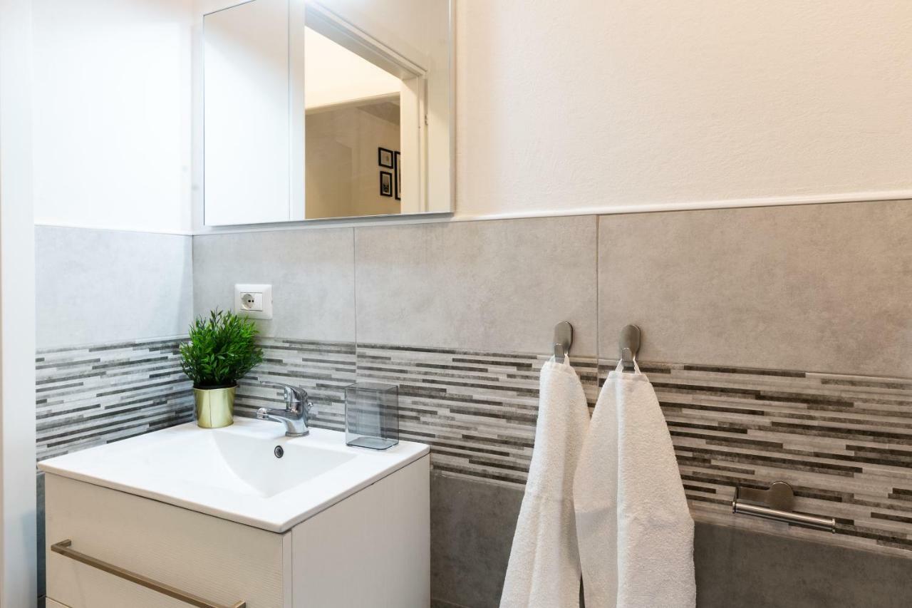 Apartment Paruta 65 Milan Bagian luar foto